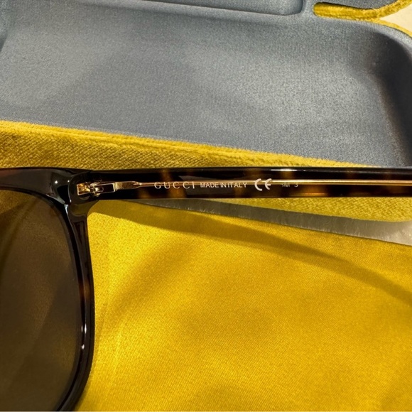 GUCCI Tortoise Shell Sunglasses - Picture 13 of 15